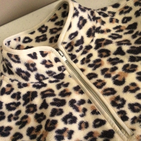 NWOT Women’s Leopard Pullover Quarter-zip Pullover Jacket - Picture 3 of 6
